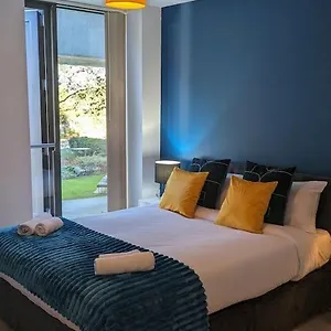  Apartment Premium Offers L Last-minute L Remigro Short Lets L 1 Bed Flat L Royal Docks L Airport & Excel L 2 Bed St Albans L Family Friendly L Near Bus Stop L Centre L Book Today With Remigro
